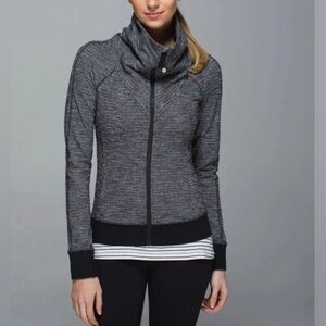 EUC Lululemon Be Present Jacket Coco Pique Black Size 8 Thumbholes Zip Closure